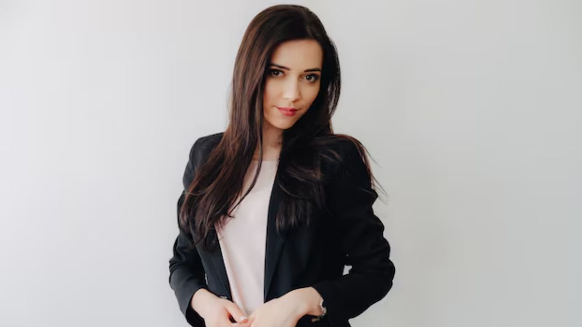 Elevate Your Workday: 10 Office Outfit Ideas That Blend Style and Comfort