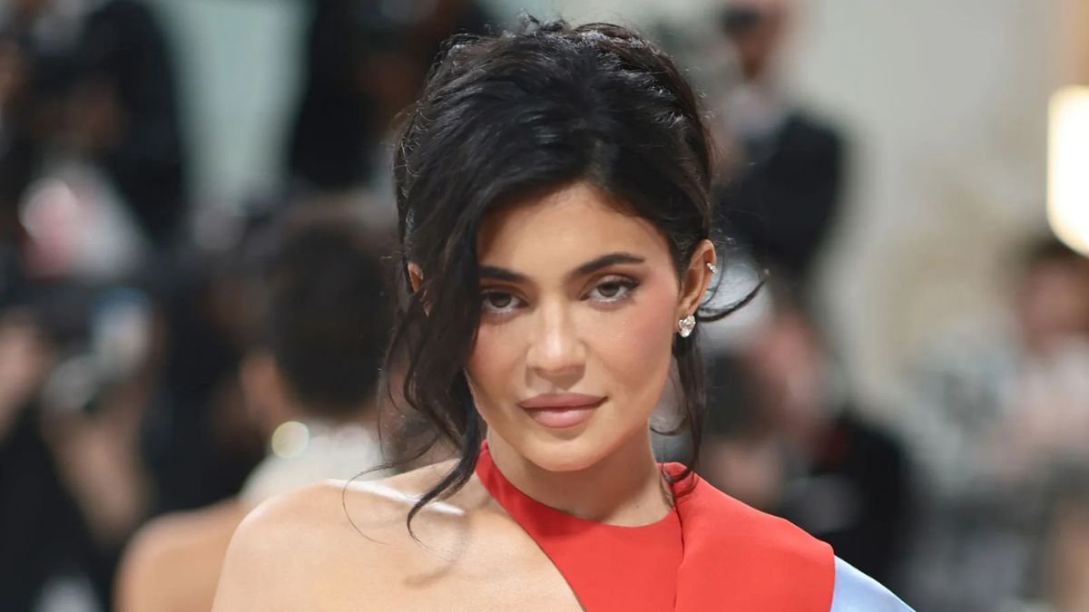 Kylie Jenner: The Power of Branding, Social Media, and Entrepreneurial Vision